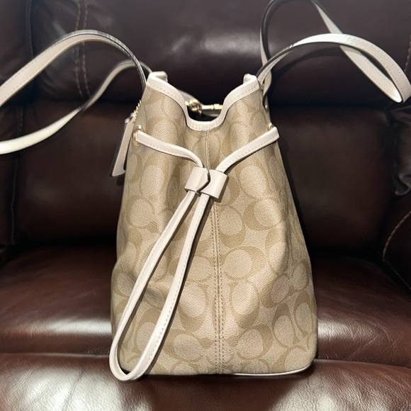 SOLD🔥🔥🔥Coach Signature Drawstring Carryall Shoulder Bag - Picture 3 of 14